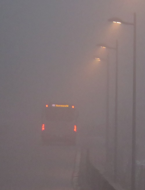 Bus 43 dans le brouillard de la rue Engeland